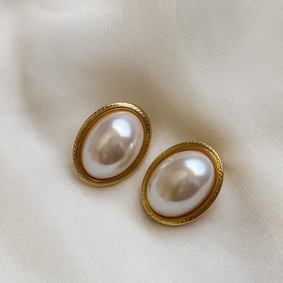 VTG Napier Oval Pearl Gold Halo Earrings - Picture 1 of 5